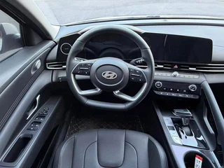 Hyundai Elantra 2023 1.5L CVT LUX Premium Edition interior photo 11 Hyundai Elantra 2023 1.5L CVT LUX Premium Edition interior photo 11