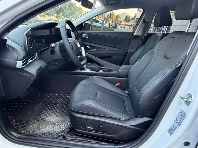 Hyundai Elantra 2023 1.5L CVT LUX Premium Edition interior photo 12 Hyundai Elantra 2023 1.5L CVT LUX Premium Edition interior photo 12