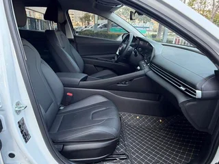 Hyundai Elantra 2023 1.5L CVT LUX Premium Edition interior photo 15 Hyundai Elantra 2023 1.5L CVT LUX Premium Edition interior photo 15