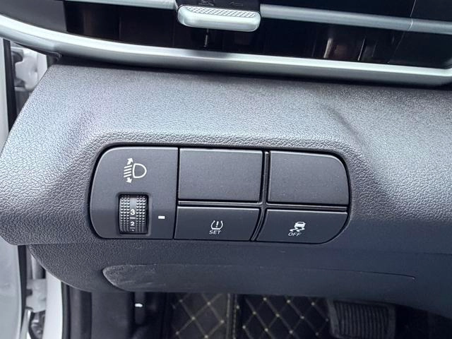 Hyundai Elantra 2023 1.5L CVT LUX Premium Edition interior photo 17 Hyundai Elantra 2023 1.5L CVT LUX Premium Edition interior photo 17