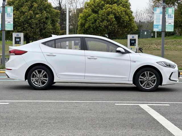 Hyundai Elantra Lingdong 2016 1.4T Doble embrague deslumbrante Tipo de vitalidad exterior foto 4