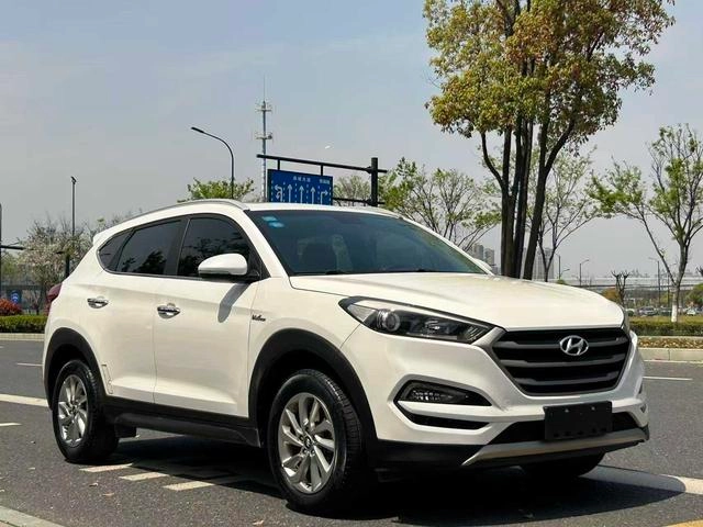 Hyundai Tucson 2015 1.6T Double embrayage, traction avant, version intelligente extérieur photo 3 Hyundai Tucson 2015 1.6T Double embrayage, traction avant, version intelligente extérieur photo 3