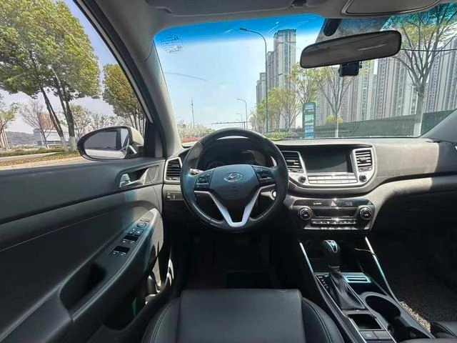 Hyundai Tucson 2015 1.6T Double embrayage, traction avant, version intelligente intérieur photo 8 Hyundai Tucson 2015 1.6T Double embrayage, traction avant, version intelligente intérieur photo 8