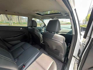 Hyundai Tucson 2015 1.6T Double embrayage, traction avant, version intelligente intérieur photo 10 Hyundai Tucson 2015 1.6T Double embrayage, traction avant, version intelligente intérieur photo 10