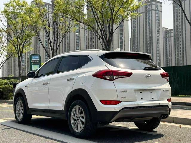 Hyundai Tucson 2015 1.6T Double embrayage, traction avant, version intelligente intérieur photo 11 Hyundai Tucson 2015 1.6T Double embrayage, traction avant, version intelligente intérieur photo 11