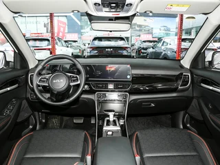 Kia Seltos 2026 1.5L IVT Премиум-версия интерьер фото 12 Kia Seltos 2026 1.5L IVT Премиум-версия интерьер фото 12