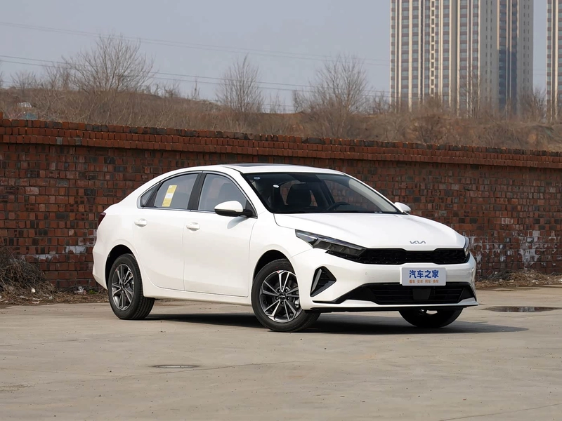 Kia K3 2024 1.5L CVT Version Confortable et Premium extérieur photo 2 Kia K3 2024 1.5L CVT Version Confortable et Premium extérieur photo 2