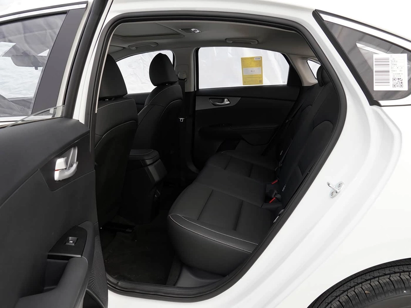 Kia K3 2024 1.5L CVT Version Confortable et Premium intérieur photo 12 Kia K3 2024 1.5L CVT Version Confortable et Premium intérieur photo 12
