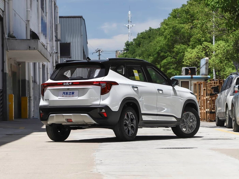 Kia Seltos 2026 1.5L IVT Edición de lujo exterior foto 7 Kia Seltos 2026 1.5L IVT Edición de lujo exterior foto 7