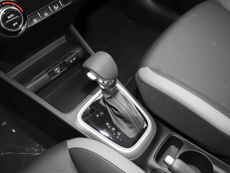 Kia Stonic 2021 1.4L CVT Tragaluz interior foto 15 Kia Stonic 2021 1.4L CVT Tragaluz interior foto 15