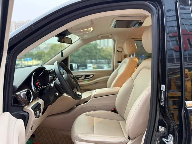 Mercedes-Benz V-Class 2021 V 260 Pilot Edition interior photo 7 Mercedes-Benz V-Class 2021 V 260 Pilot Edition interior photo 7