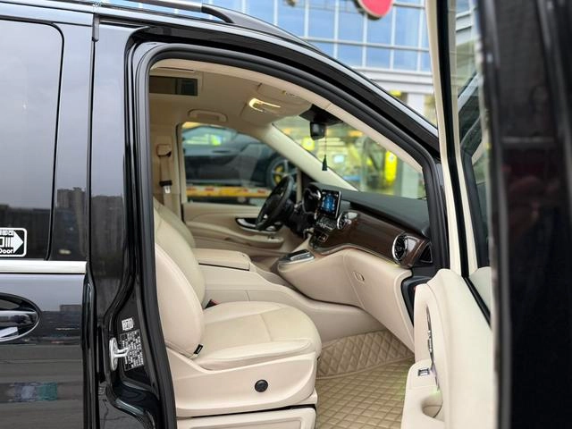 Mercedes-Benz V-Class 2021 V 260 Pilot Edition interior photo 8 Mercedes-Benz V-Class 2021 V 260 Pilot Edition interior photo 8