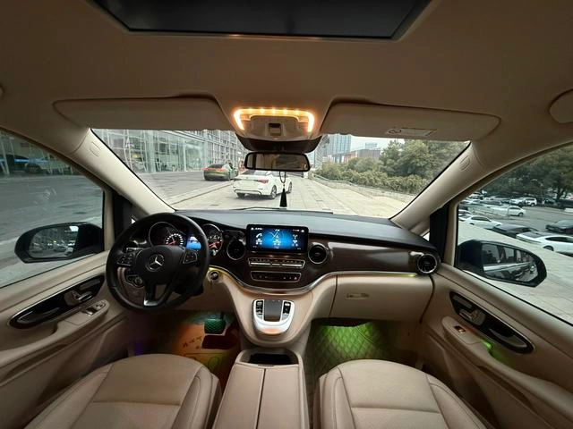 Mercedes-Benz V-Class 2021 V 260 Pilot Edition interior photo 12 Mercedes-Benz V-Class 2021 V 260 Pilot Edition interior photo 12