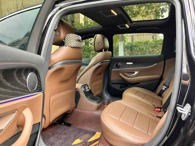 Mercedes-Benz E-Class 2023 E 300 L Fashionable Passenger car interior photo 7 Mercedes-Benz E-Class 2023 E 300 L Fashionable Passenger car interior photo 7