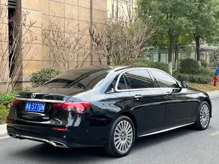 Mercedes-Benz E-Class 2023 E 300 L Fashionable Passenger car interior photo 8 Mercedes-Benz E-Class 2023 E 300 L Fashionable Passenger car interior photo 8