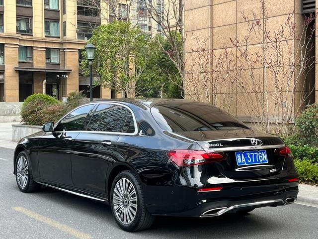 Mercedes-Benz E-Class 2023 E 300 L Fashionable Passenger car interior photo 9 Mercedes-Benz E-Class 2023 E 300 L Fashionable Passenger car interior photo 9