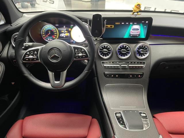 Mercedes-Benz GLC Coupe 2021 GLC 300 4MATIC coupe SUV interior photo 15 Mercedes-Benz GLC Coupe 2021 GLC 300 4MATIC coupe SUV interior photo 15