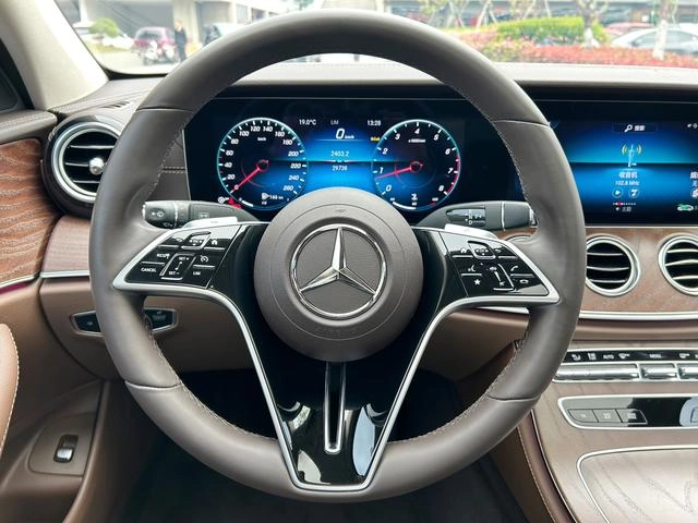 Mercedes-Benz E-Class 2023 E 300 L Luxury type Passenger car interior photo 9 Mercedes-Benz E-Class 2023 E 300 L Luxury type Passenger car interior photo 9