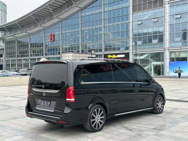 Mercedes-Benz V-Class 2022 V 260 L Long Wheelbase Deluxe Edition interior photo 7 Mercedes-Benz V-Class 2022 V 260 L Long Wheelbase Deluxe Edition interior photo 7