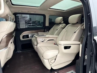 Mercedes-Benz V-Class 2022 V 260 L Long Wheelbase Deluxe Edition interior photo 9 Mercedes-Benz V-Class 2022 V 260 L Long Wheelbase Deluxe Edition interior photo 9