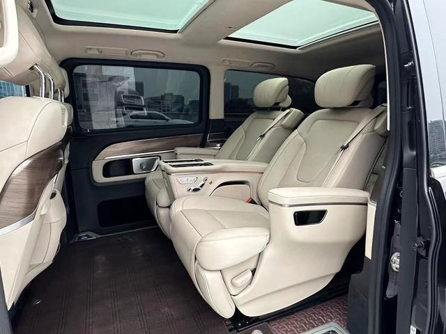 Mercedes-Benz V-Class 2022 V 260 L Long Wheelbase Deluxe Edition interior photo 9 Mercedes-Benz V-Class 2022 V 260 L Long Wheelbase Deluxe Edition interior photo 9