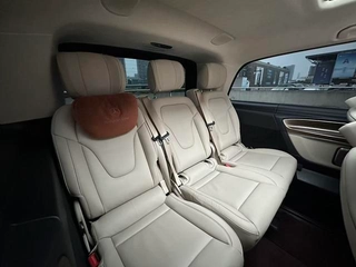 Mercedes-Benz V-Class 2022 V 260 L Long Wheelbase Deluxe Edition interior photo 10 Mercedes-Benz V-Class 2022 V 260 L Long Wheelbase Deluxe Edition interior photo 10