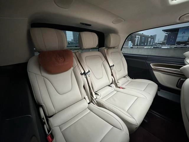 Mercedes-Benz V-Class 2022 V 260 L Long Wheelbase Deluxe Edition interior photo 10 Mercedes-Benz V-Class 2022 V 260 L Long Wheelbase Deluxe Edition interior photo 10
