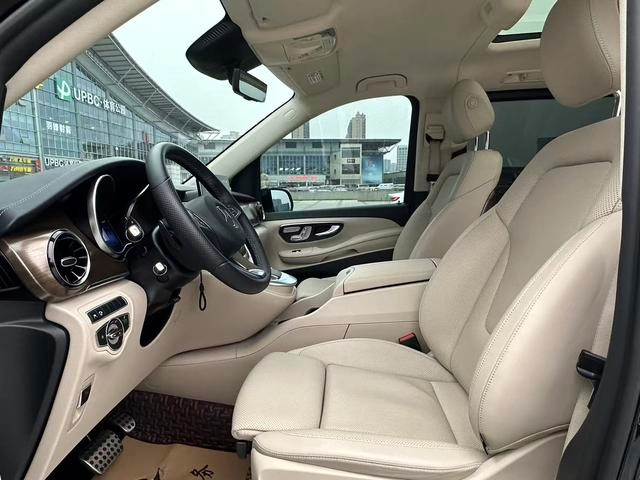 Mercedes-Benz V-Class 2022 V 260 L Long Wheelbase Deluxe Edition interior photo 12 Mercedes-Benz V-Class 2022 V 260 L Long Wheelbase Deluxe Edition interior photo 12