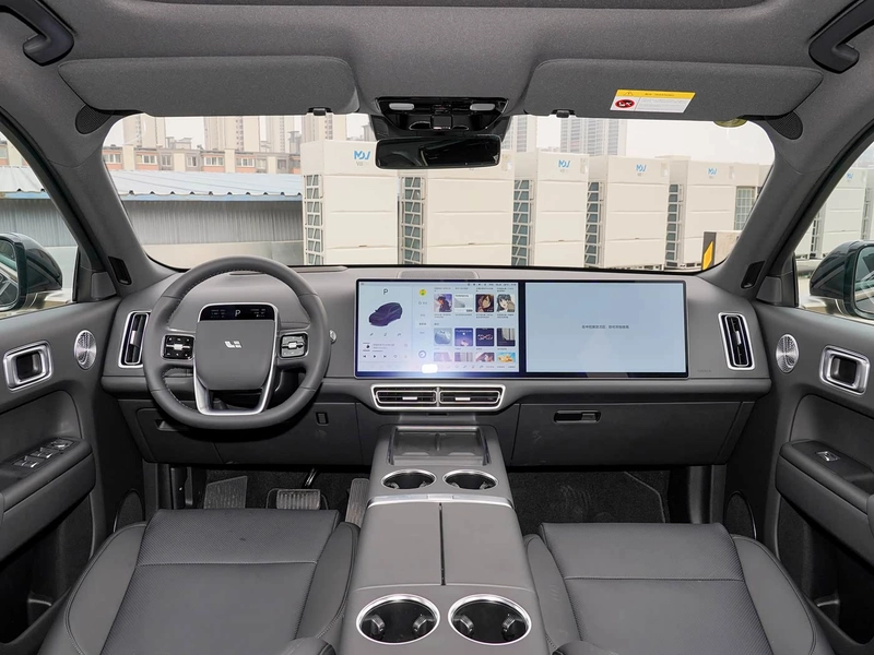 Li Auto L9 2025 Ultra Smart Rejuvenation New Edition interior photo 18 Li Auto L9 2025 Ultra Smart Rejuvenation New Edition interior photo 18
