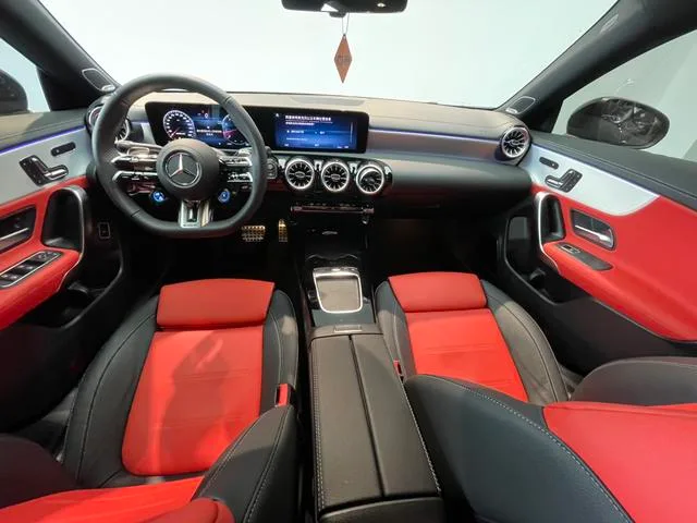 Mercedes-Benz Mercedes-AMG CLA AMG 2025 AMG CLA 35 4MATIC exterior foto 8 Mercedes-Benz Mercedes-AMG CLA AMG 2025 AMG CLA 35 4MATIC exterior foto 8