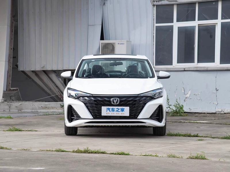 Changan Eado 2025 PLUS 1.5L Manual Deluxe Edition exterior photo 2