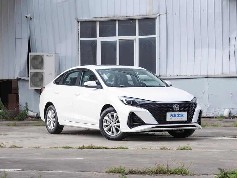 Changan Eado 2025 PLUS 1.5L Manual Deluxe Edition exterior photo 3