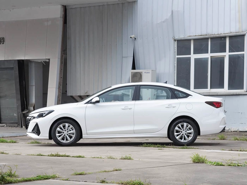 Changan Eado 2025 PLUS 1.5L Manual Deluxe Edition exterior photo 4