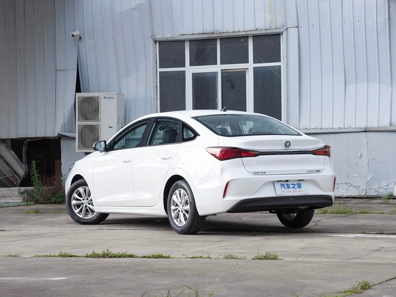 Changan Eado 2025 PLUS 1.5L Manual Deluxe Edition exterior photo 5