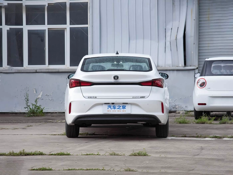 Changan Eado 2025 PLUS 1.5L Manual Deluxe Edition exterior photo 6