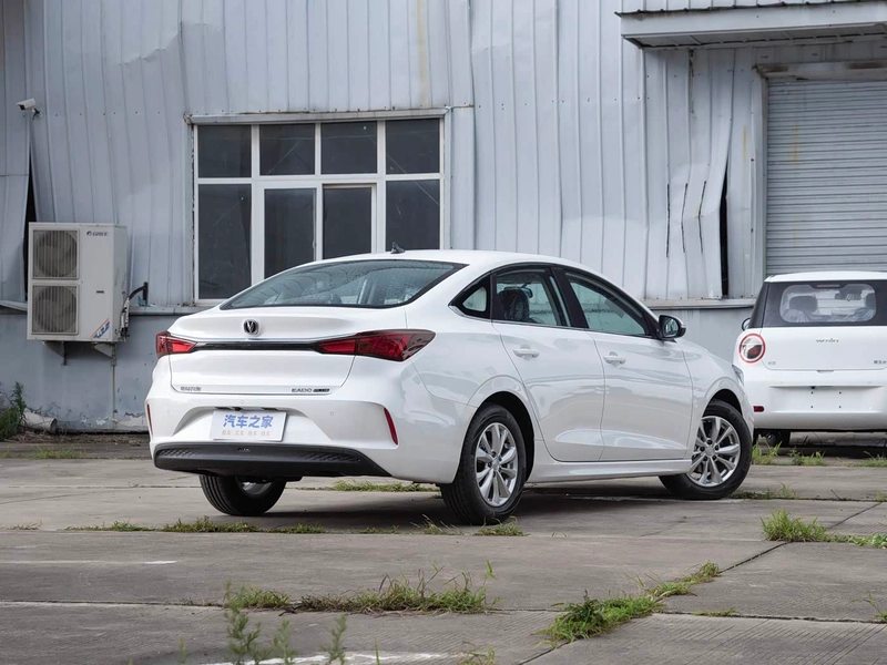 Changan Eado 2025 PLUS 1.5L Manual Deluxe Edition exterior photo 7