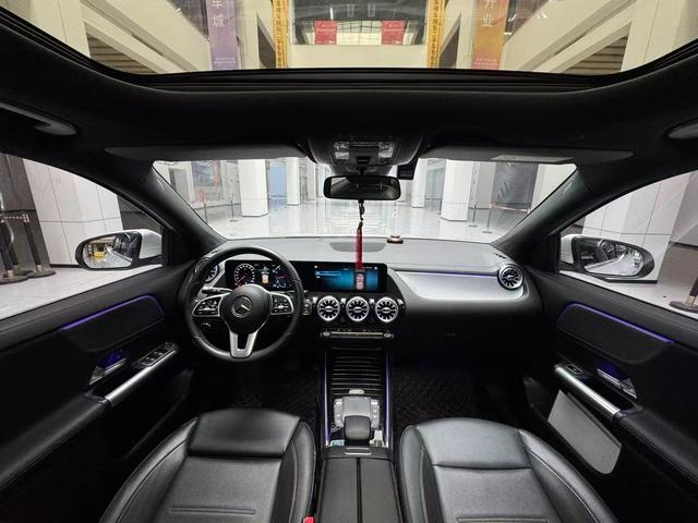 Mercedes-Benz GLA 2022 GLA 200 intérieur photo 12 Mercedes-Benz GLA 2022 GLA 200 intérieur photo 12