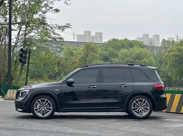 Mercedes-Benz Mercedes-AMG GLB AMG 2023 AMG GLB 35 4MATIC exterior foto 4 Mercedes-Benz Mercedes-AMG GLB AMG 2023 AMG GLB 35 4MATIC exterior foto 4