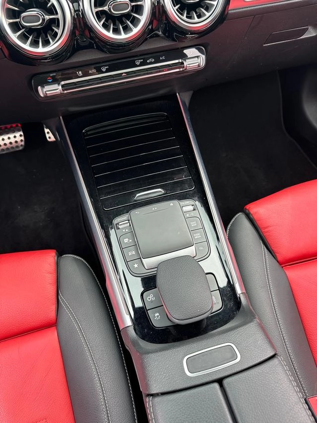 Mercedes-Benz Mercedes-AMG GLB AMG 2023 AMG GLB 35 4MATIC interior foto 17 Mercedes-Benz Mercedes-AMG GLB AMG 2023 AMG GLB 35 4MATIC interior foto 17
