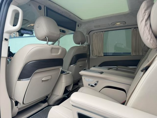 Mercedes-Benz V-Class 2024 V 300 Premium Edition interior photo 12 Mercedes-Benz V-Class 2024 V 300 Premium Edition interior photo 12