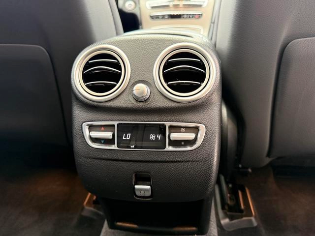 Mercedes-Benz GLC 2022 GLC 300 L 4MATIC Dynamic interior photo 11 Mercedes-Benz GLC 2022 GLC 300 L 4MATIC Dynamic interior photo 11