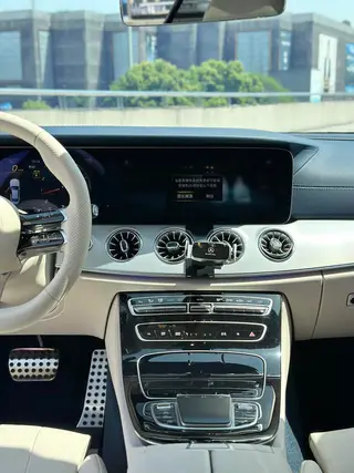 Mercedes-Benz E-Class (Imported) 2023 E 260 Coupé intérieur photo 15 Mercedes-Benz E-Class (Imported) 2023 E 260 Coupé intérieur photo 15
