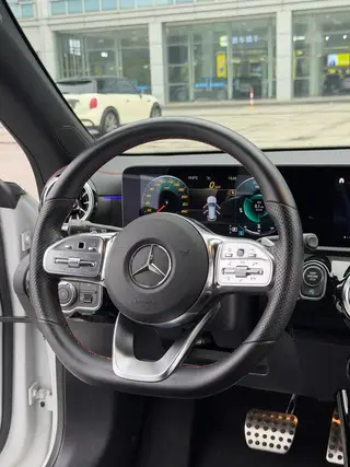 Mercedes-Benz CLA 2021 CLA 200 Five-door hunting sports car interior photo 9 Mercedes-Benz CLA 2021 CLA 200 Five-door hunting sports car interior photo 9