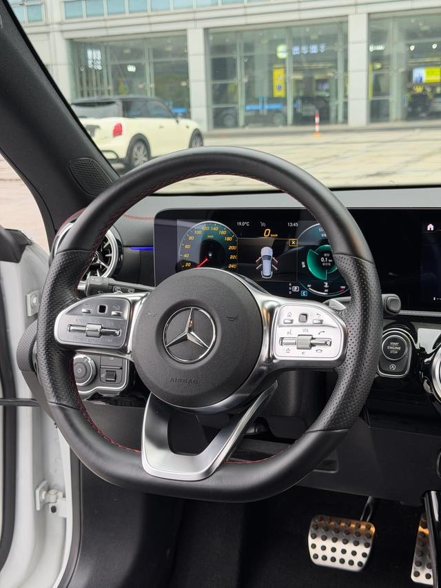 Mercedes-Benz CLA 2021 CLA 200 Five-door hunting sports car interior photo 9 Mercedes-Benz CLA 2021 CLA 200 Five-door hunting sports car interior photo 9