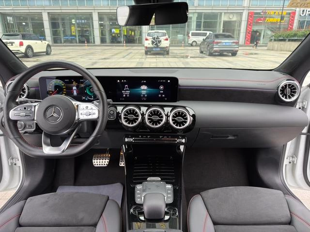 Mercedes-Benz CLA 2021 CLA 200 Five-door hunting sports car interior photo 11 Mercedes-Benz CLA 2021 CLA 200 Five-door hunting sports car interior photo 11
