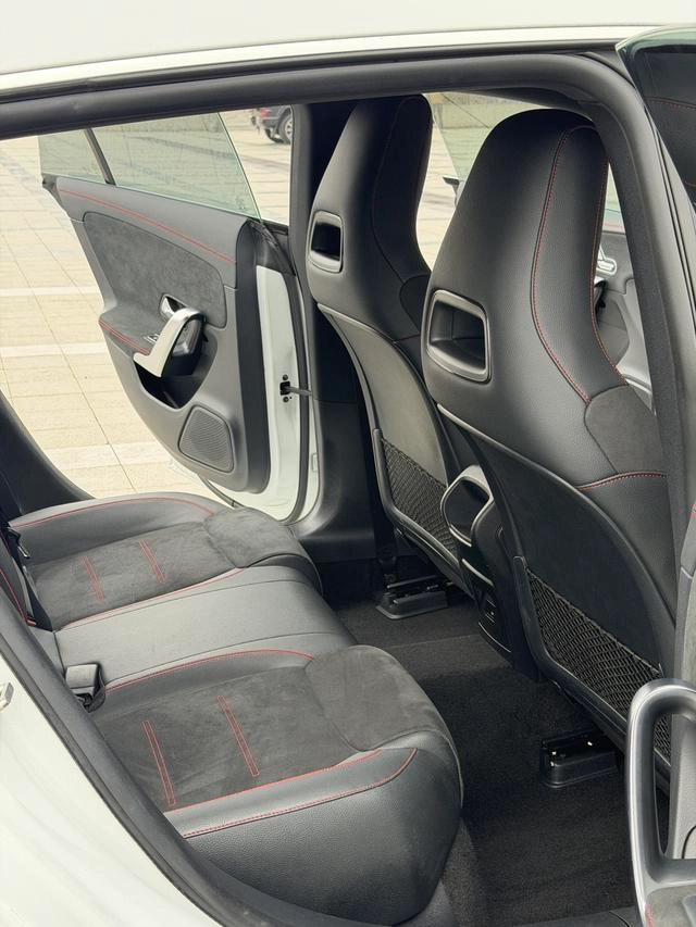 Mercedes-Benz CLA 2021 CLA 200 Five-door hunting sports car interior photo 13 Mercedes-Benz CLA 2021 CLA 200 Five-door hunting sports car interior photo 13