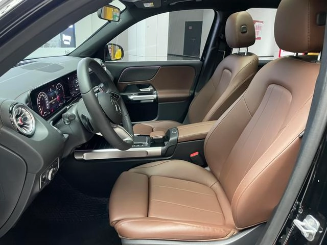 Mercedes-Benz GLB 2024 GLB 220 Dynamic interior photo 12 Mercedes-Benz GLB 2024 GLB 220 Dynamic interior photo 12