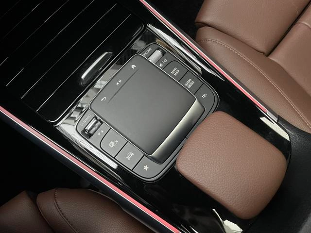 Mercedes-Benz GLB 2024 GLB 220 Dynamic interior photo 16 Mercedes-Benz GLB 2024 GLB 220 Dynamic interior photo 16