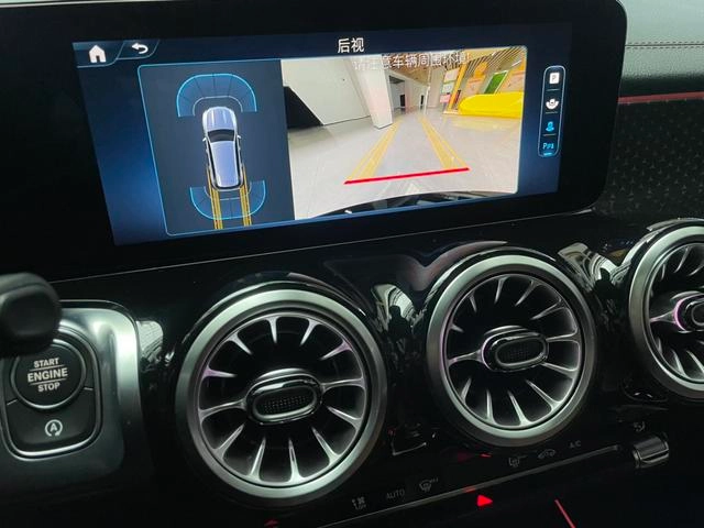 Mercedes-Benz GLB 2024 GLB 220 Dynamic interior photo 17 Mercedes-Benz GLB 2024 GLB 220 Dynamic interior photo 17