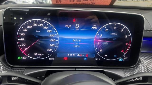 Mercedes-Benz C-Class 2025 C 260 L Sports version interior photo 14 Mercedes-Benz C-Class 2025 C 260 L Sports version interior photo 14